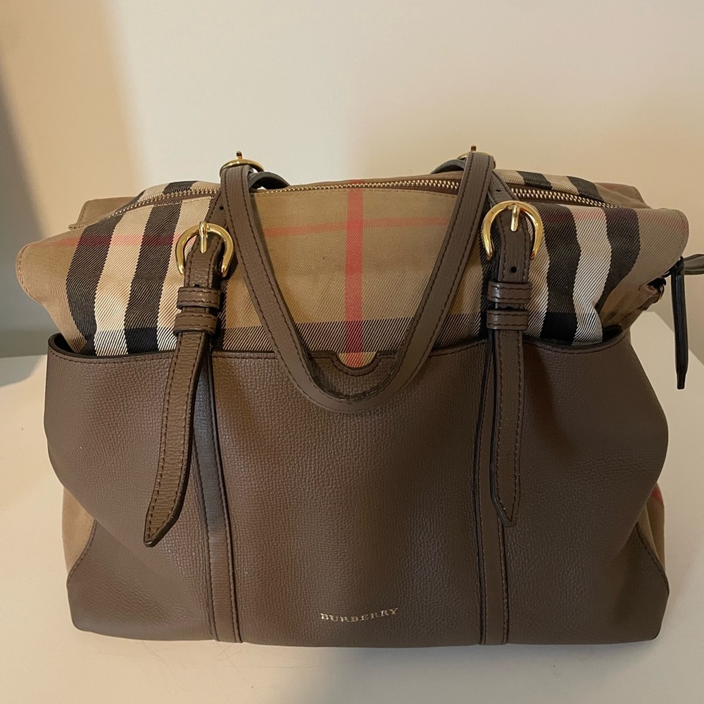 Burberry Black Leather Detail - Picture 3 of 6